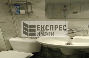 Обзаведен Тристаен апартамент, Червен площад