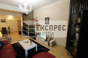 Луксозен Двустаен апартамент, Гръцка махала