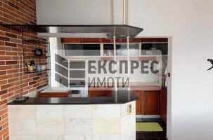 Обзаведен Тристаен апартамент, Колхозен пазар