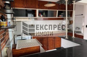 Обзаведен Тристаен апартамент, Колхозен пазар