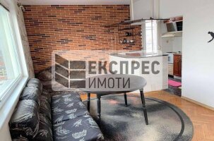 Обзаведен Тристаен апартамент, Колхозен пазар