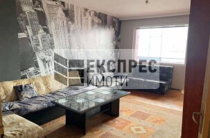 Обзаведен Тристаен апартамент, Колхозен пазар