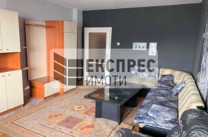 Обзаведен Тристаен апартамент, Колхозен пазар