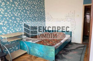 Обзаведен Тристаен апартамент, Колхозен пазар