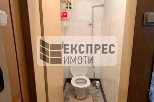 Обзаведен Тристаен апартамент, Колхозен пазар