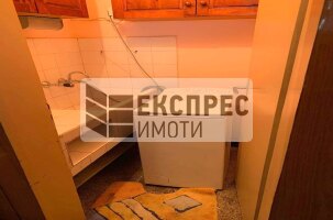 Обзаведен Тристаен апартамент, Колхозен пазар