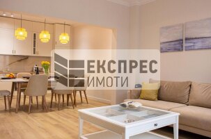 Neu, Möbliert, Luxuriös 2 Schlafzimmer Wohnung, Red Square