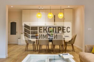 Neu, Möbliert, Luxuriös 2 Schlafzimmer Wohnung, Red Square