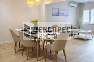 Neu, Möbliert, Luxuriös 2 Schlafzimmer Wohnung, Red Square