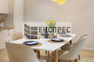 Neu, Möbliert, Luxuriös 2 Schlafzimmer Wohnung, Red Square