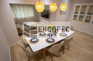 Neu, Möbliert, Luxuriös 2 Schlafzimmer Wohnung, Red Square