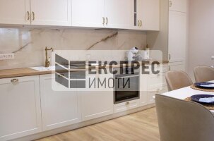 Neu, Möbliert, Luxuriös 2 Schlafzimmer Wohnung, Red Square
