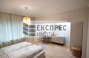 Neu, Möbliert, Luxuriös 2 Schlafzimmer Wohnung, Red Square