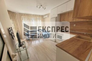 Обзаведен Тристаен апартамент, Лятно кино Тракия