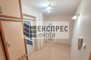 Обзаведен Тристаен апартамент, Лятно кино Тракия