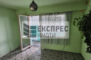 Необзаведен Едностаен апартамент, Владислав Варненчик