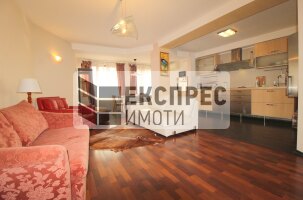 Luxuriously, furnished 2 bedroom apartment, Greek area