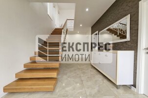  Haus, Trakata