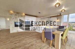  Haus, Trakata