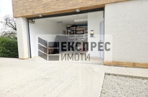  Haus, Trakata