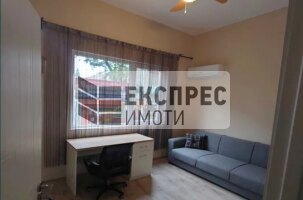 Обзаведен Четиристаен апартамент, Операта