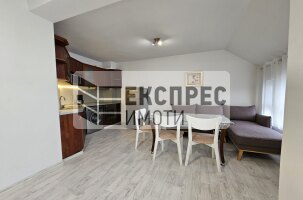 Обзаведен Тристаен апартамент, Лятно кино Тракия