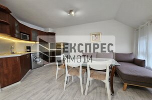 Обзаведен Тристаен апартамент, Лятно кино Тракия