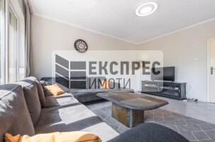 обзаведен Тристаен апартамент, Окръжна болница