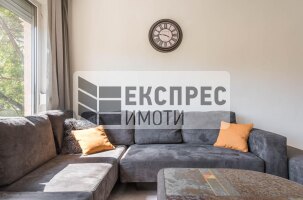 обзаведен Тристаен апартамент, Окръжна болница