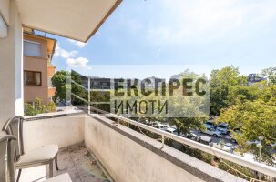 обзаведен Тристаен апартамент, Окръжна болница