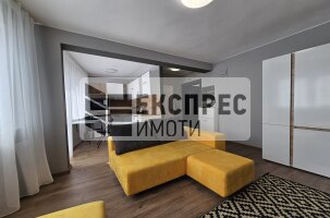  Studio, Center