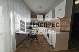  Studio, Center