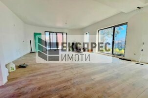  2 Schlafzimmer Wohnung, Trakata