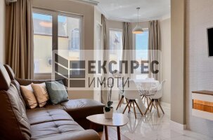 Обзавeден Двустаен апартамент, Операта