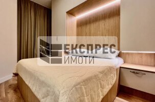 Обзавeден Двустаен апартамент, Операта