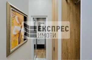 Обзавeден Двустаен апартамент, Операта