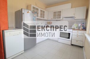 Обзаведен Тристаен апартамент, Център