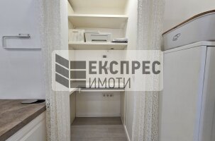 НОВ, ЛУКСОЗЕН, ОБЗАВЕДЕН Четиристаен апартамент, Център