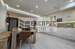 НОВ, ЛУКСОЗЕН, ОБЗАВЕДЕН Четиристаен апартамент, Център