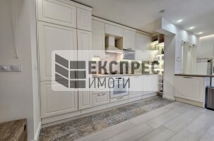 НОВ, ЛУКСОЗЕН, ОБЗАВЕДЕН Четиристаен апартамент, Център