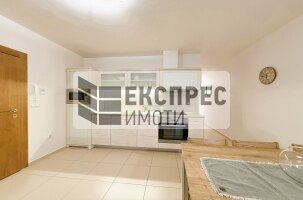Нов, Обзаведен Тристаен апартамент, Център