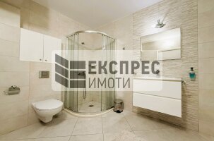 Нов, Обзаведен Тристаен апартамент, Център