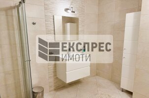 Нов, Обзаведен Тристаен апартамент, Център