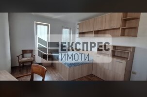 Обзаведен Тристаен апартамент, Лятно кино Тракия