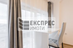 Oбзаведен, нов Тристаен апартамент, Център