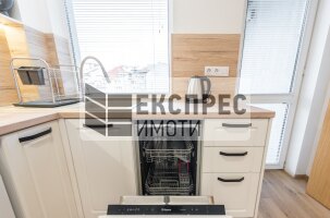 Обзаведен,нов Тристаен апартамент, Център