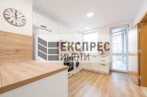 Обзаведен,нов Тристаен апартамент, Център