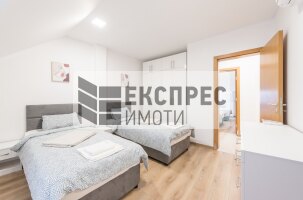 Обзаведен,нов Тристаен апартамент, Център