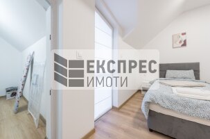 Обзаведен,нов Тристаен апартамент, Център