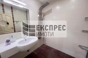 Обзаведен Тристаен апартамент, Окръжна болница